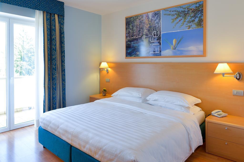 Vital Hotel Flora Comano Terme Exterior photo