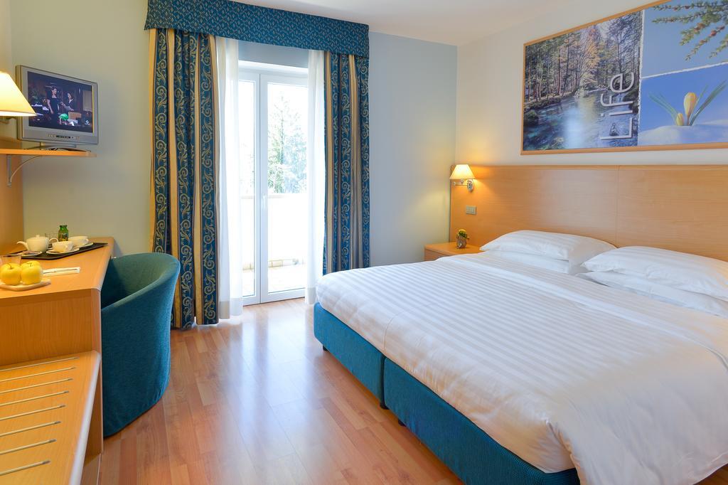Vital Hotel Flora Comano Terme Exterior photo