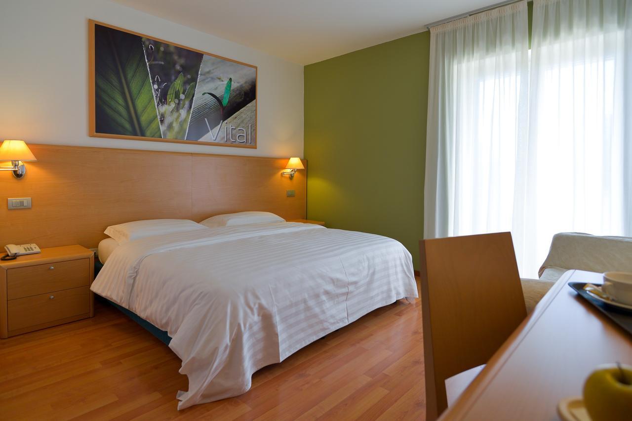 Vital Hotel Flora Comano Terme Exterior photo